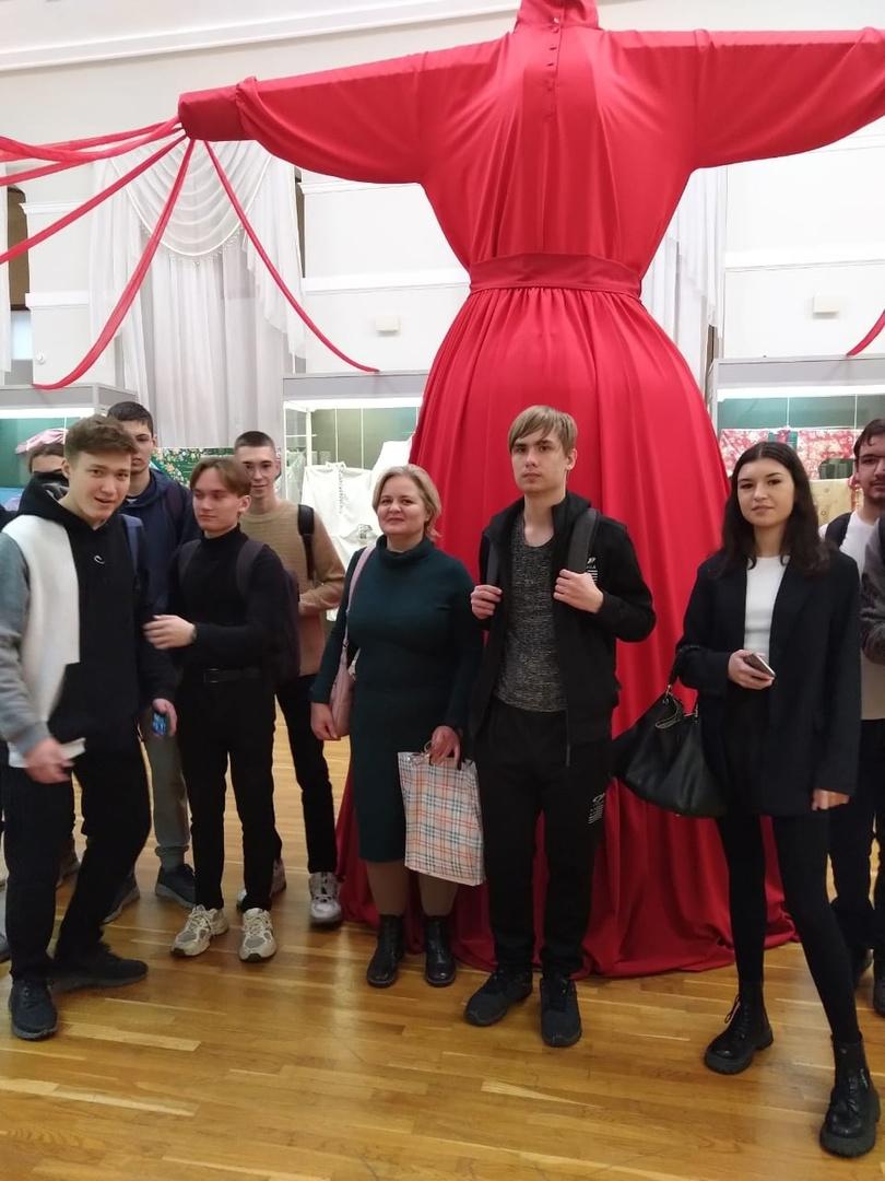 Выставки «Код Курчатова» и «Красна рубаха» посетили студенты Уфимского университета науки и технологии